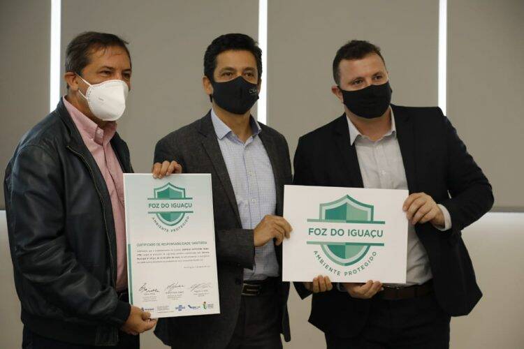 Em Foz, empresas e atrativos turísticos recebem Certificado de Responsabilidade Sanitária e Selo de Ambiente Protegido