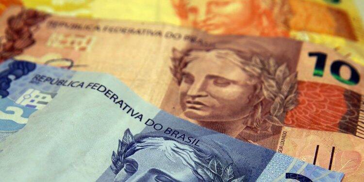 Salário mínimo para 2021 ficará em R$ 1.067