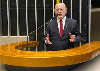 Vermelho pede reabertura da Ponte da Amizade para reativar a economia na Câmara