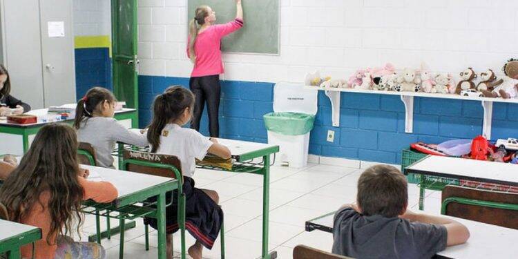 Pais estão sendo ouvidos sobre volta às aulas na Rede Municipal em Foz