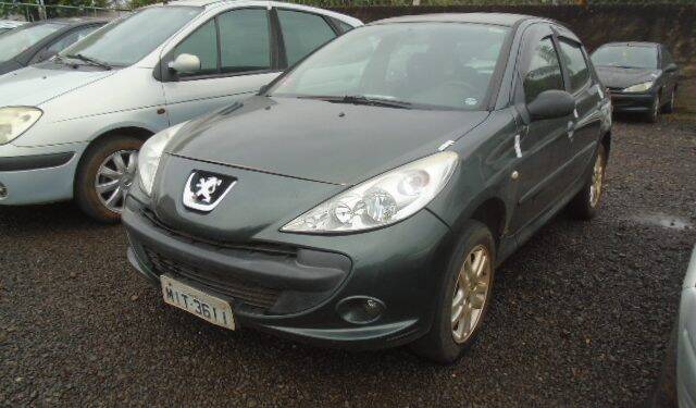 Foztrans promove leilão de veículos e sucatas