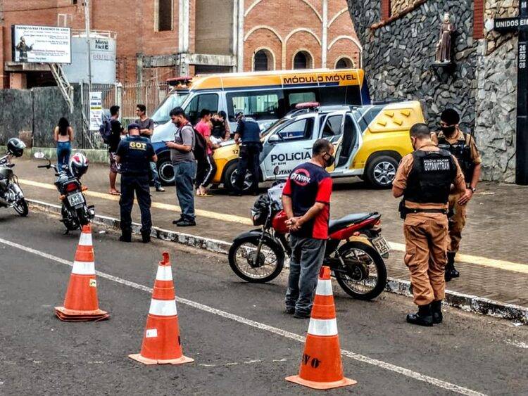 Forças de segurança realizam blitz para fiscalizar motocicletas irregulares em Foz