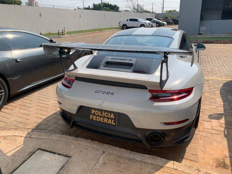 Operação da PF apreende veículos de luxo superesportivos em Maringá