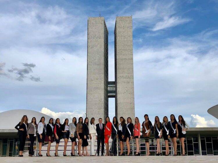 Miss Foz, eleita Miss Paraná, vai a Albânia para concorrer o Miss Globo