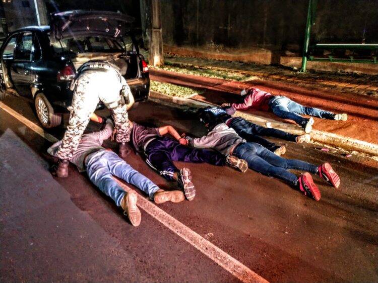 GM prende cinco pessoas com armas ilegais