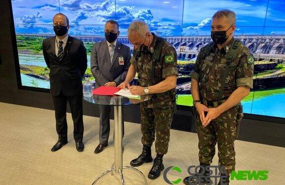 Exército e Itaipu assinam acordo de cooperação técnica