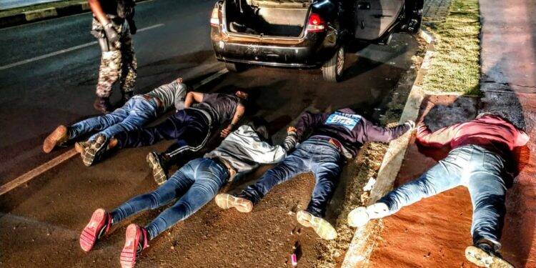 GM prende cinco pessoas com armas ilegais