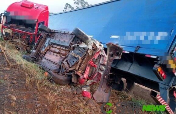 Acidente entre carreta e carro é registrado na BR-277 em Matelândia