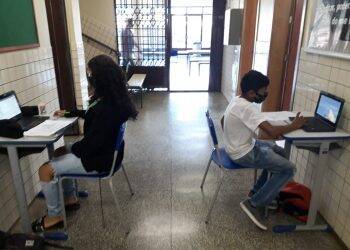 Escola em Foz abre estrutura para auxiliar estudantes sem acesso à internet