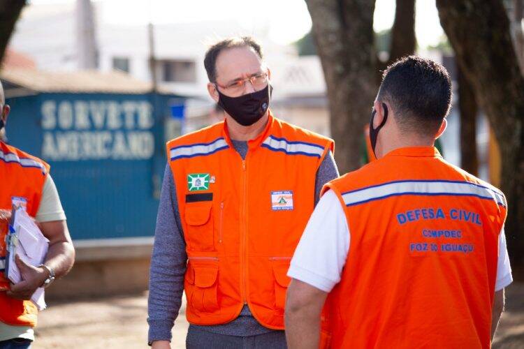 Prefeitura retoma fiscalização do comércio em bairros em alerta laranja e vermelho por Covid-19