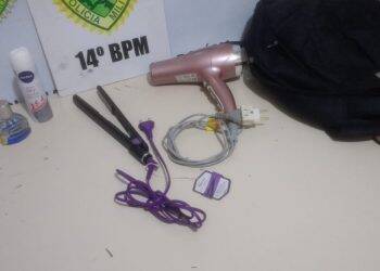 Trio armado invade residência, rouba objetos e é preso pela Polícia
