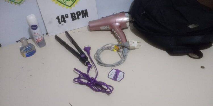 Trio armado invade residência, rouba objetos e é preso pela Polícia