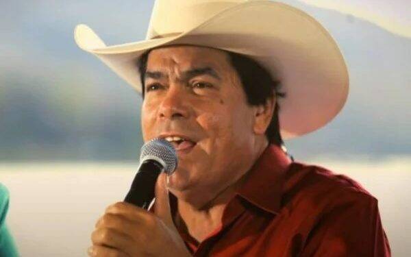 Covid-19: morre cantor Parrerito, 67 anos, voz principal do Trio Parada Dura