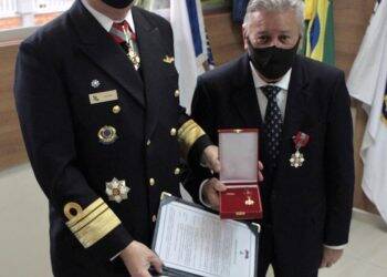 Empresário Veraldo Barbiero é homenageado pela Marinha com Medalha de Oficial