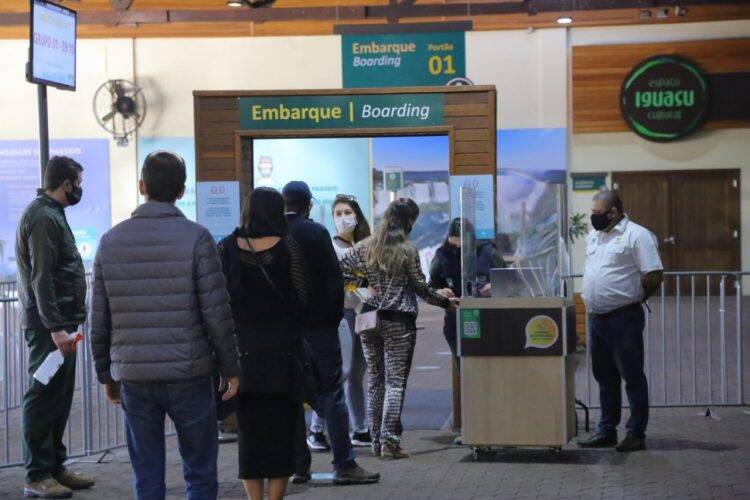 Moradores redescobrem o prazer de visitar o Parque Nacional do Iguaçu