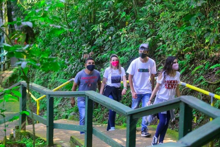 Moradores redescobrem o prazer de visitar o Parque Nacional do Iguaçu