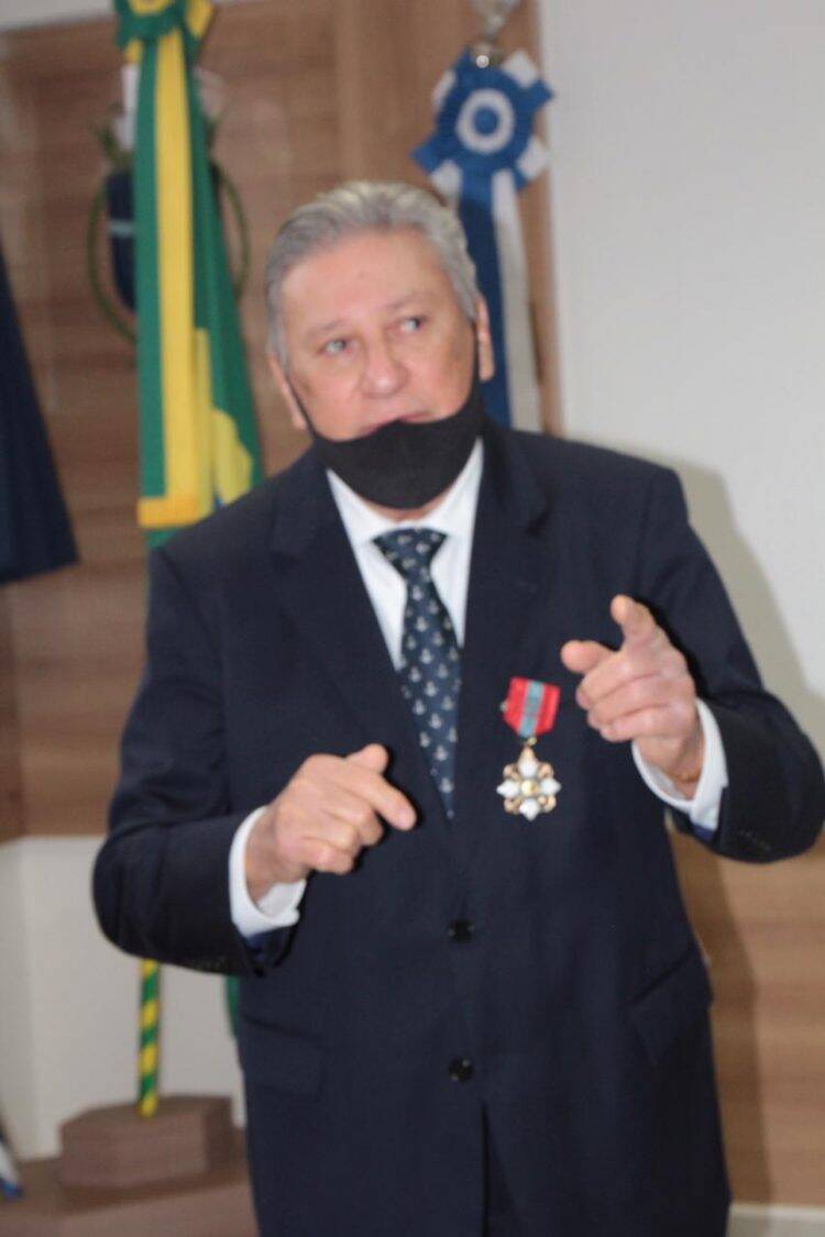 Empresário Veraldo Barbiero é homenageado pela Marinha com Medalha de Oficial