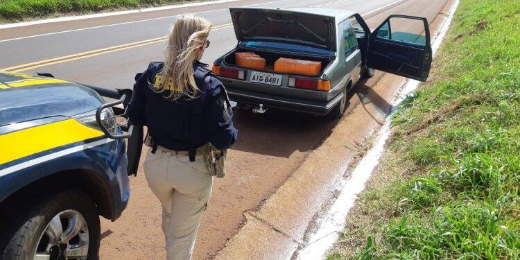 No oeste, motorista bêbado sem carteira é preso pela PRF com 230 quilos de maconha