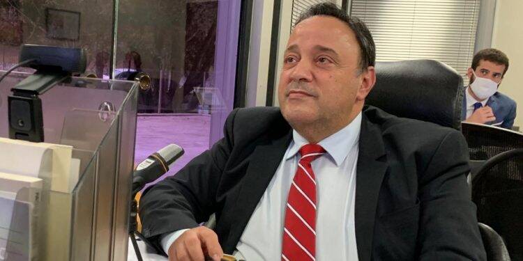 Deputados aprovam adiamento dos prazos de validade dos concursos públicos no Paraná