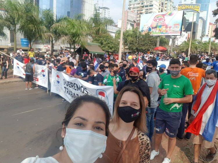 Manifestantes tomam as ruas de Ciudad del Este pela reabertura da fronteira