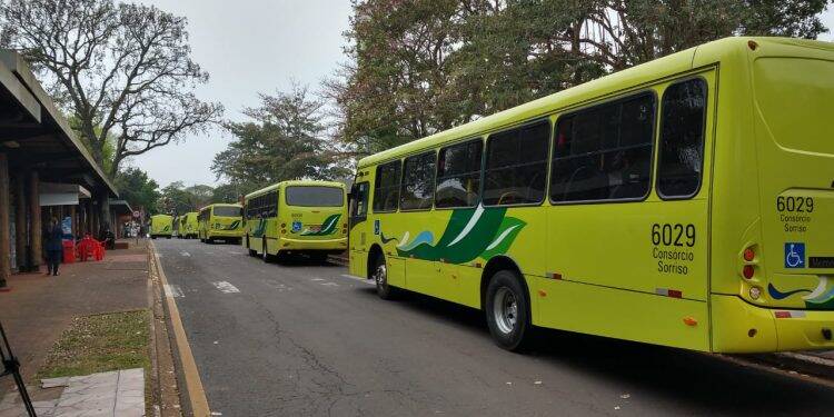 Transporte Coletivo já está paralisado; vans podem oferecer transporte alternativo