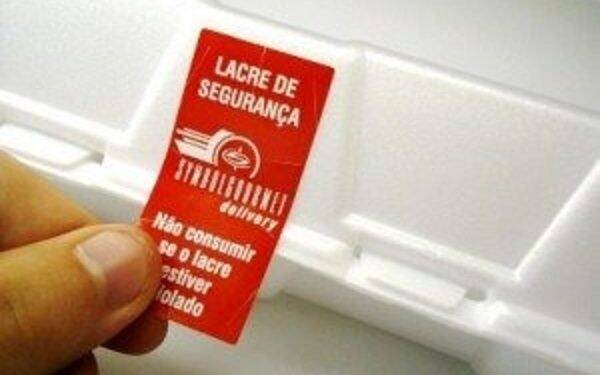 Câmara de Foz aprova projeto que obriga lacres em entregas de alimentos