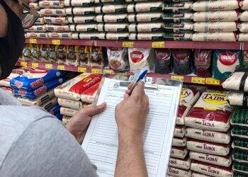 PROCON realiza fiscalização de preços de produtos da cesta básica em Foz