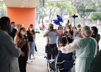Vidas salvas: Hospital Costa Cavalcanti supera o número de 100 altas da covid-19