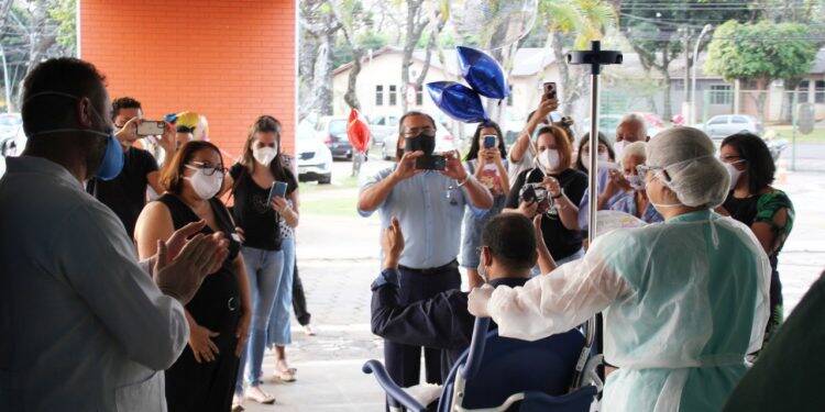 Vidas salvas: Hospital Costa Cavalcanti supera o número de 100 altas da covid-19