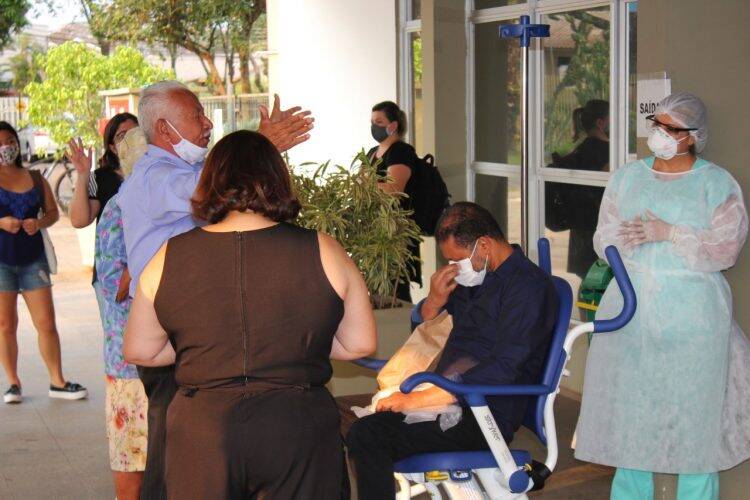 Vidas salvas: Hospital Costa Cavalcanti supera o número de 100 altas da covid-19