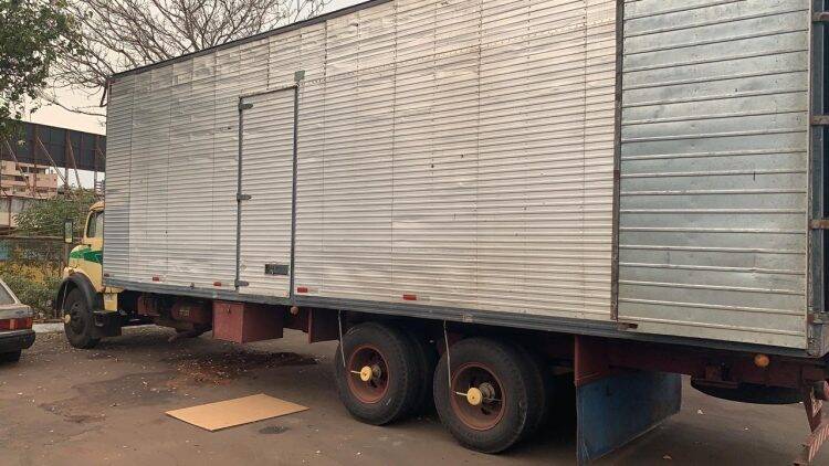 Receita Federal apreende dois veículos carregados com mercadorias