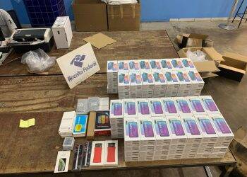 Receita Federal apreende dois veículos carregados com mercadorias