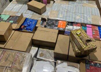 Mercadorias apreendidas em dois caminhões no oeste são avaliadas em R$ 1 milhão