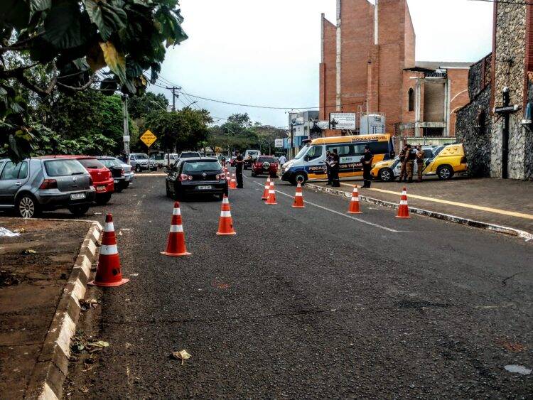 Forças de segurança realizam blitz para fiscalizar motocicletas irregulares em Foz