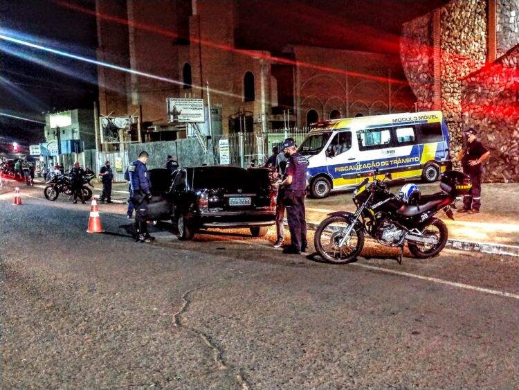Forças de segurança realizam blitz para fiscalizar motocicletas irregulares em Foz