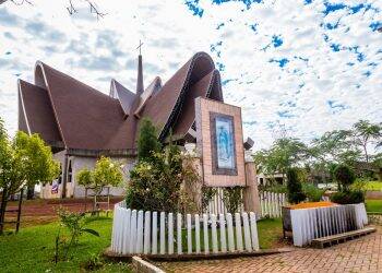Itaipu prepara Natal de Luz com projeção mapeada no prédio da Catedral da Vila A
