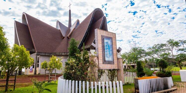 Itaipu prepara Natal de Luz com projeção mapeada no prédio da Catedral da Vila A