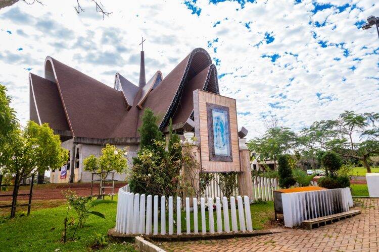 Itaipu prepara Natal de Luz com projeção mapeada no prédio da Catedral da Vila A