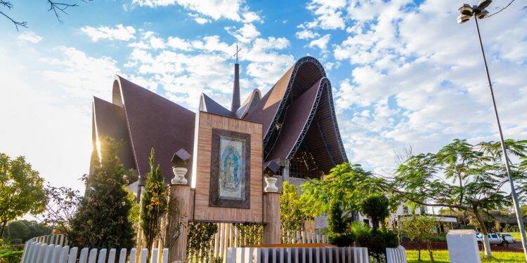 Itaipu prepara Natal de Luz com projeção mapeada no prédio da Catedral da Vila A