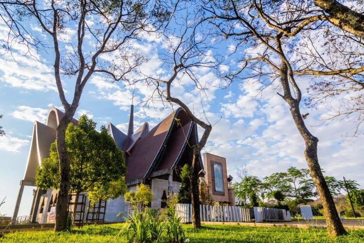 Itaipu prepara Natal de Luz com projeção mapeada no prédio da Catedral da Vila A