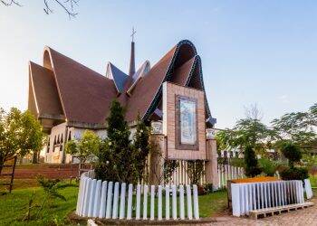 Itaipu prepara Natal de Luz com projeção mapeada no prédio da Catedral da Vila A
