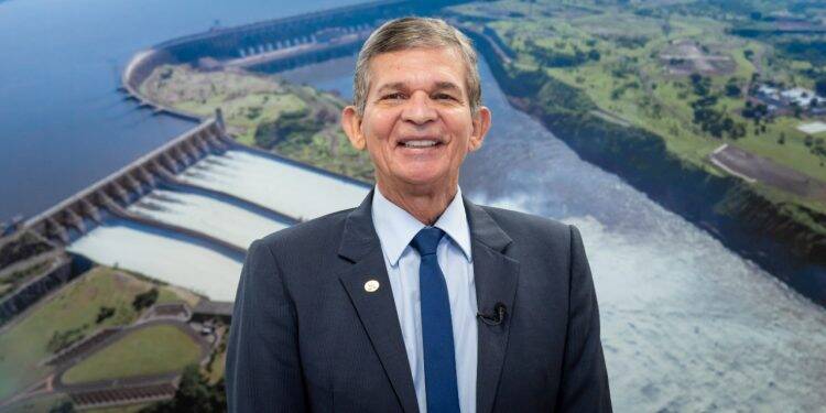 General Silva e Luna é aclamado presidente do Bracier