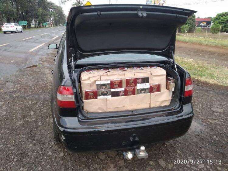 No fim de semana, PRF apreende 297 quilos de maconha e cerca de 50 mil maços de cigarro no Paraná