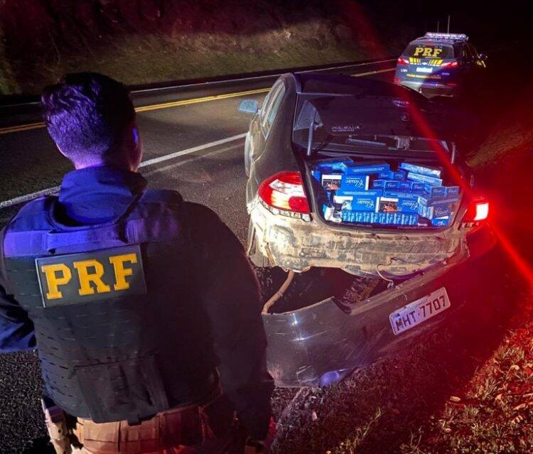 No fim de semana, PRF apreende 297 quilos de maconha e cerca de 50 mil maços de cigarro no Paraná