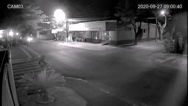 Bandidos invadem residência, rendem família e roubam carro, celular, e outros objetos