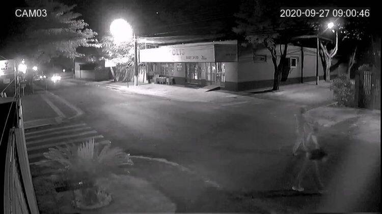 Bandidos invadem residência, rendem família e roubam carro, celular, e outros objetos