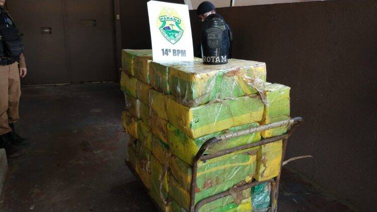 Polícia Militar apreende quase meia tonelada de maconha no Porto Belo