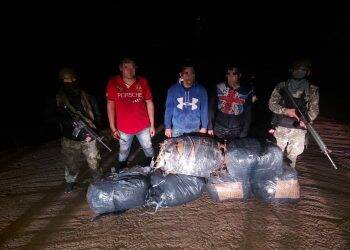 Trio é detido pela Marinha Paraguaia com fardos de roupas usadas trazidas de Foz