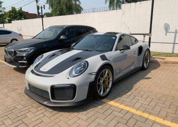 Operação da PF apreende veículos de luxo superesportivos em Maringá