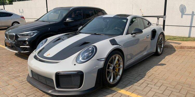 Operação da PF apreende veículos de luxo superesportivos em Maringá